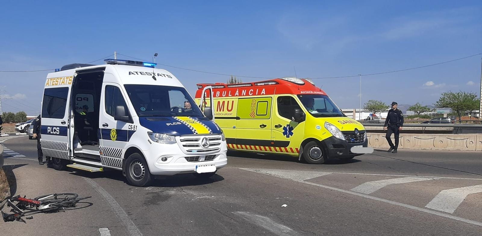 Un ciclista en estado grave tras sufrir un accidente con un camión en Castelló Un ciclista en estado grave tras sufrir un accidente con un camión en Castelló