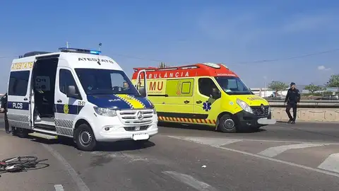 Un ciclista en estado grave tras sufrir un accidente con un camión en Castellón Un ciclista en estado grave tras sufrir un accidente con un camión en Castellón