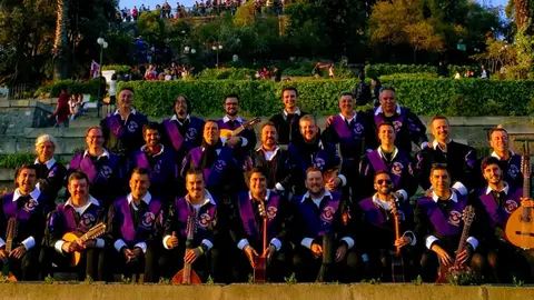 Tuna de la Universidad de Alcalá La Tuna de la Universidad de Alcalá se suma a los actos de conmemoración del 25 aniversario de la declaración de Alcalá como Ciudad Patrimonio de la Humanidad con una “Noche de ronda y Zarzuela”