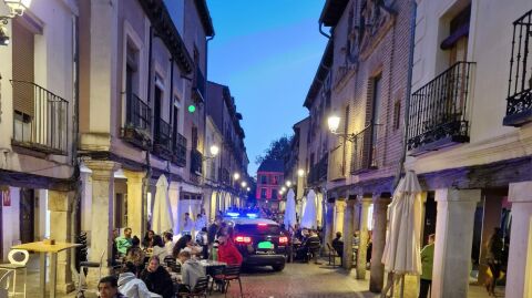 Terrazas de bares y restaurantes en la calle Mayor de Alcal&aacute; de Henares