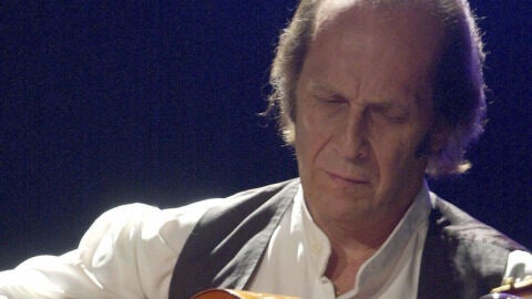 Fotograf&iacute;a de archivo tomada el 21/07/2001 durante el XXV Festival de Jazz de Vitoria, del guitarrista Paco de Luc&iacute;a