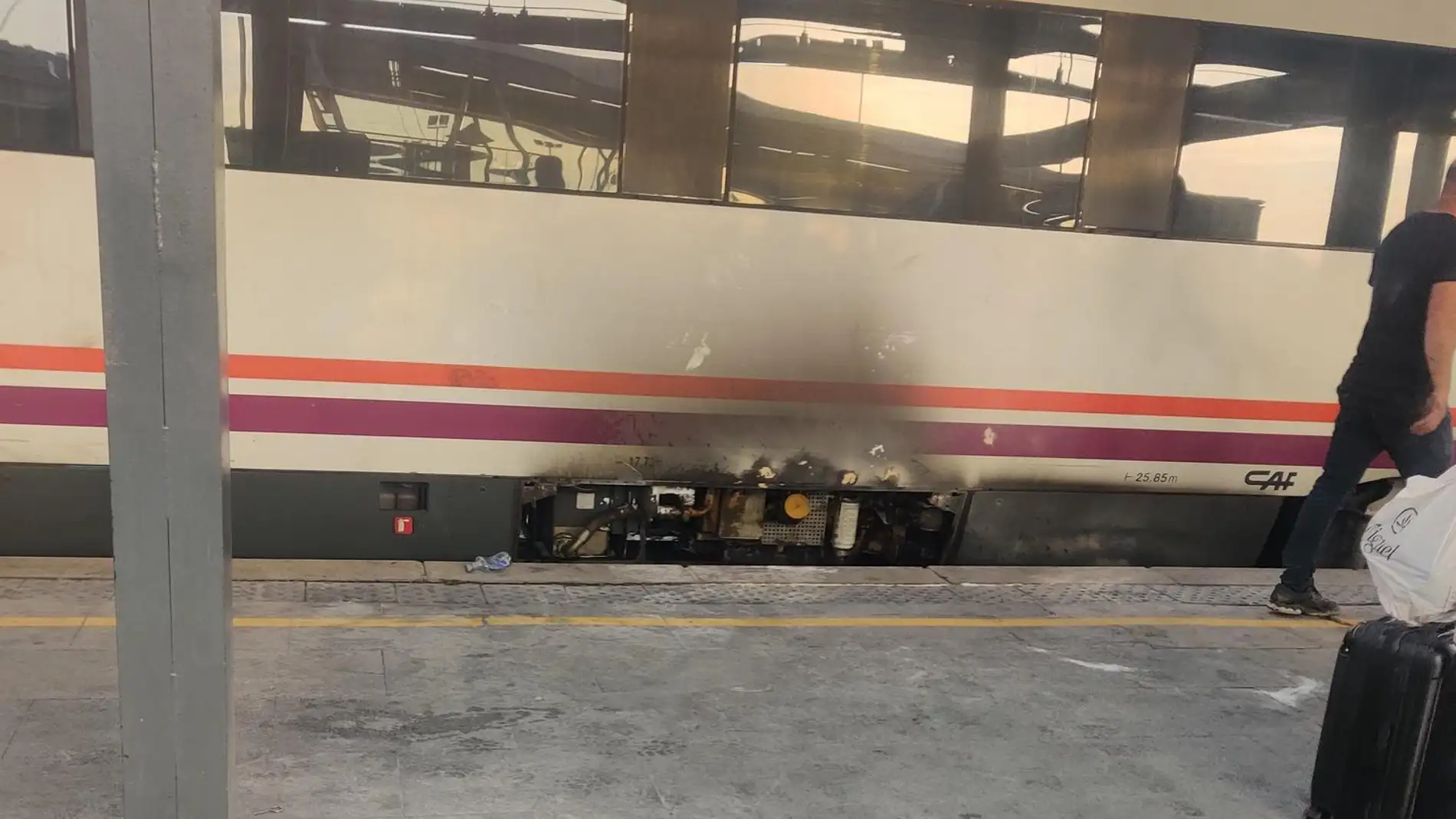 166 pasajeros del tren Madrid-Cáceres transbordados tras sufrir un incendio el tren en que viajaban en Leganés