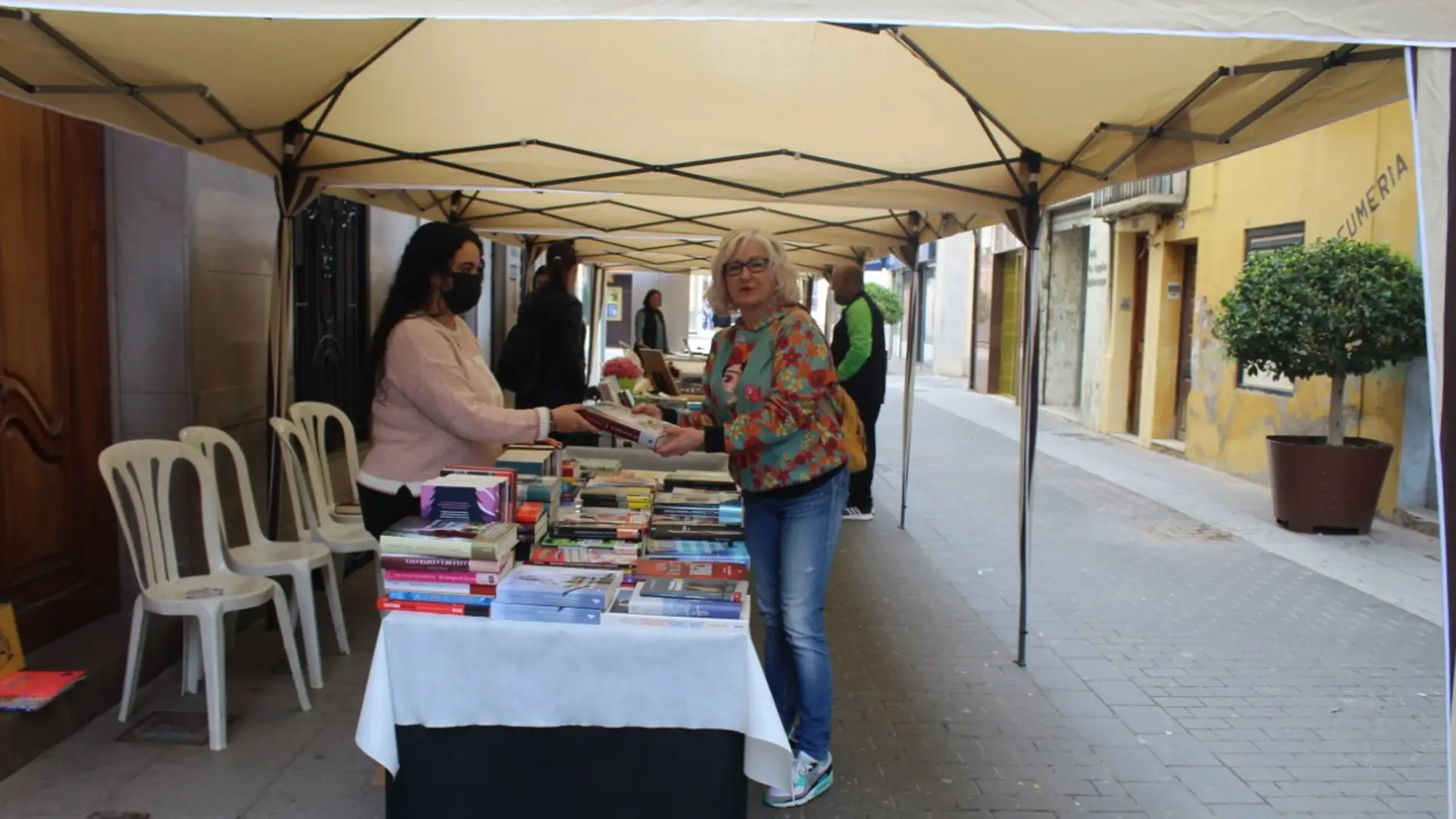 Nules promociona a autores locales en su Feria del Libro 