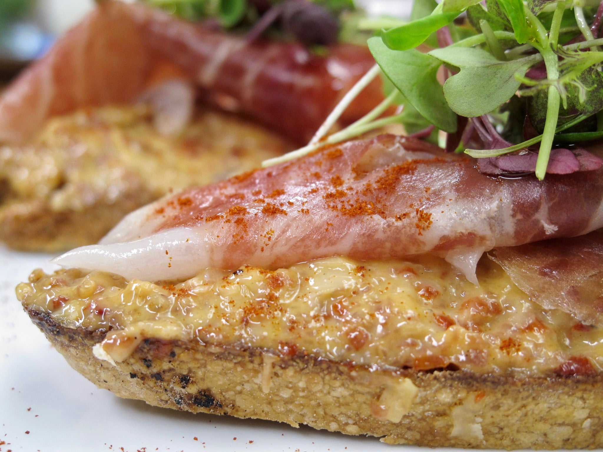 La receta de Robin Food para preparar un montadito (guarro) de pimientos y paletilla ibérica La receta de Robin Food para preparar un montadito (guarro) de pimientos y paletilla ibérica