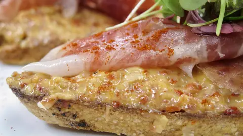 Montadito de pimientos y paletilla ibérica, receta de Robin Food Montadito de pimientos y paletilla ibérica, receta de Robin Food