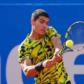 Alcaraz barre a Evans y defenderá título en Barcelona ante Tsitsipas Alcaraz barre a Evans y defenderá título en Barcelona ante Tsitsipas