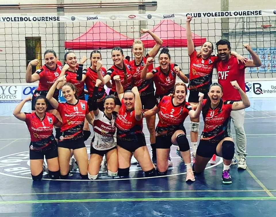 El Voley Finestrat logra el ascenso a Superliga 2 al vencer al Orense en 4 sets El Voley Finestrat logra el ascenso a Superliga 2 al vencer al Orense en 4 sets