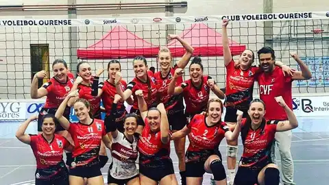 El Voley Finestrat logra el ascenso a Superliga 2 al vencer al Orense en 4 sets El Voley Finestrat logra el ascenso a Superliga 2 al vencer al Orense en 4 sets
