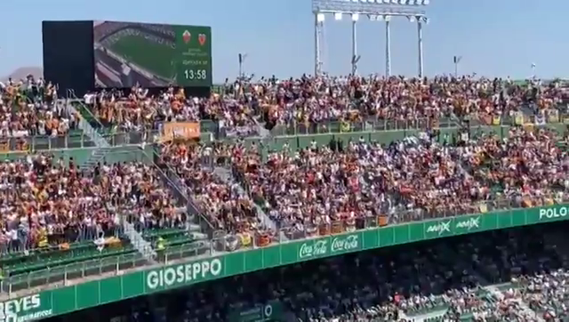 La afición del Valencia marcó el primer gol en el Martínez Valero La afición del Valencia marcó el primer gol en el Martínez Valero
