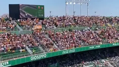 La afición del Valencia marcó el primer gol en el Martínez Valero La afición del Valencia marcó el primer gol en el Martínez Valero