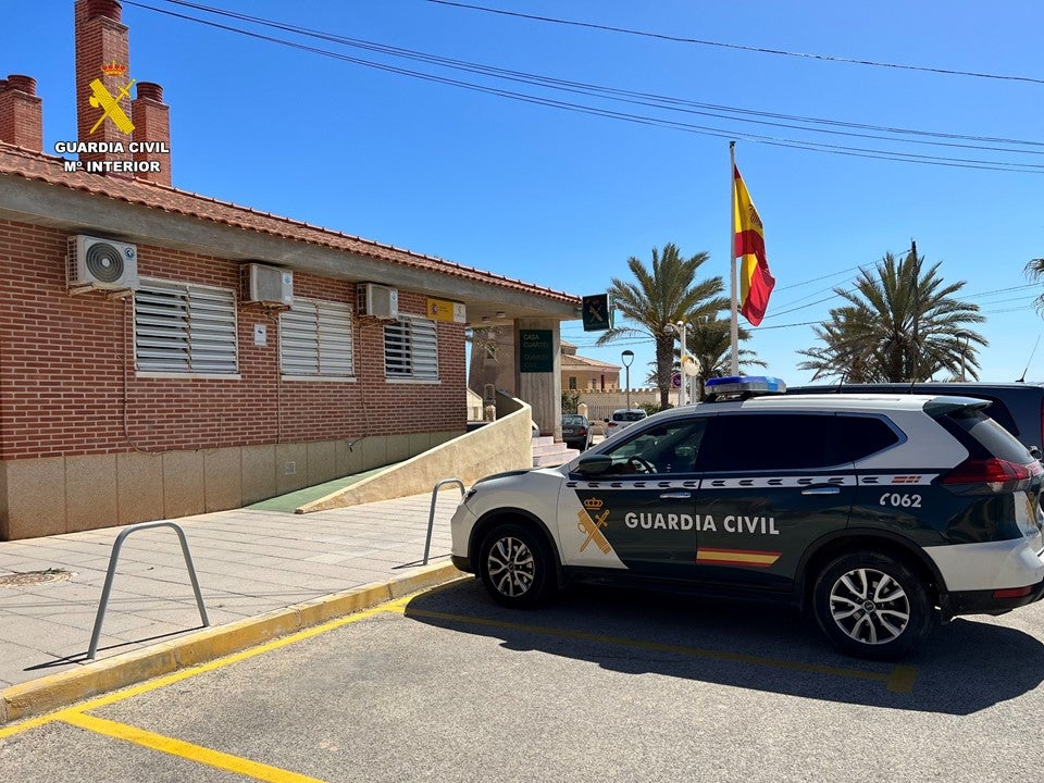 La Guardia Civil detiene a la autora de varios delitos cometidos mediante el método del 'abrazo cariñoso' La Guardia Civil detiene a la autora de varios delitos cometidos mediante el método del 'abrazo cariñoso'