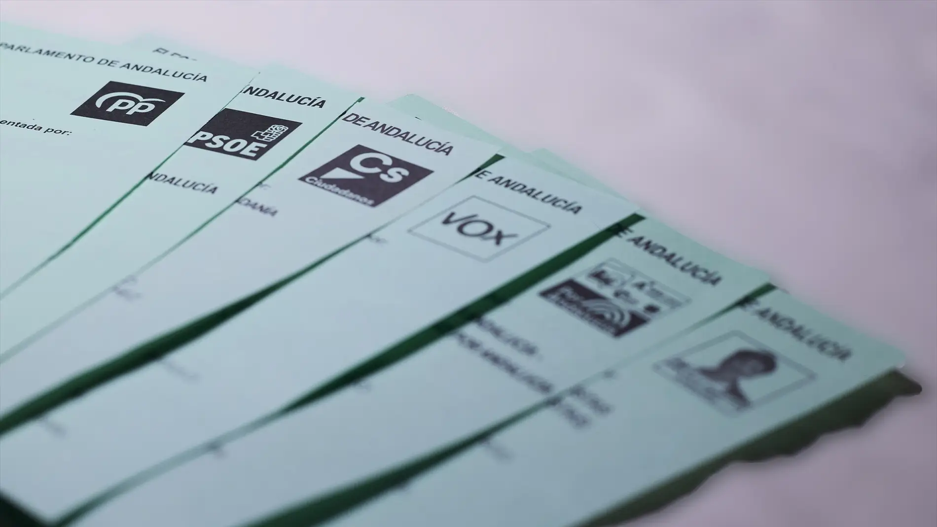 Imagen de archivo de las papeletas electorales de las pasadas elecciones de Andalucía