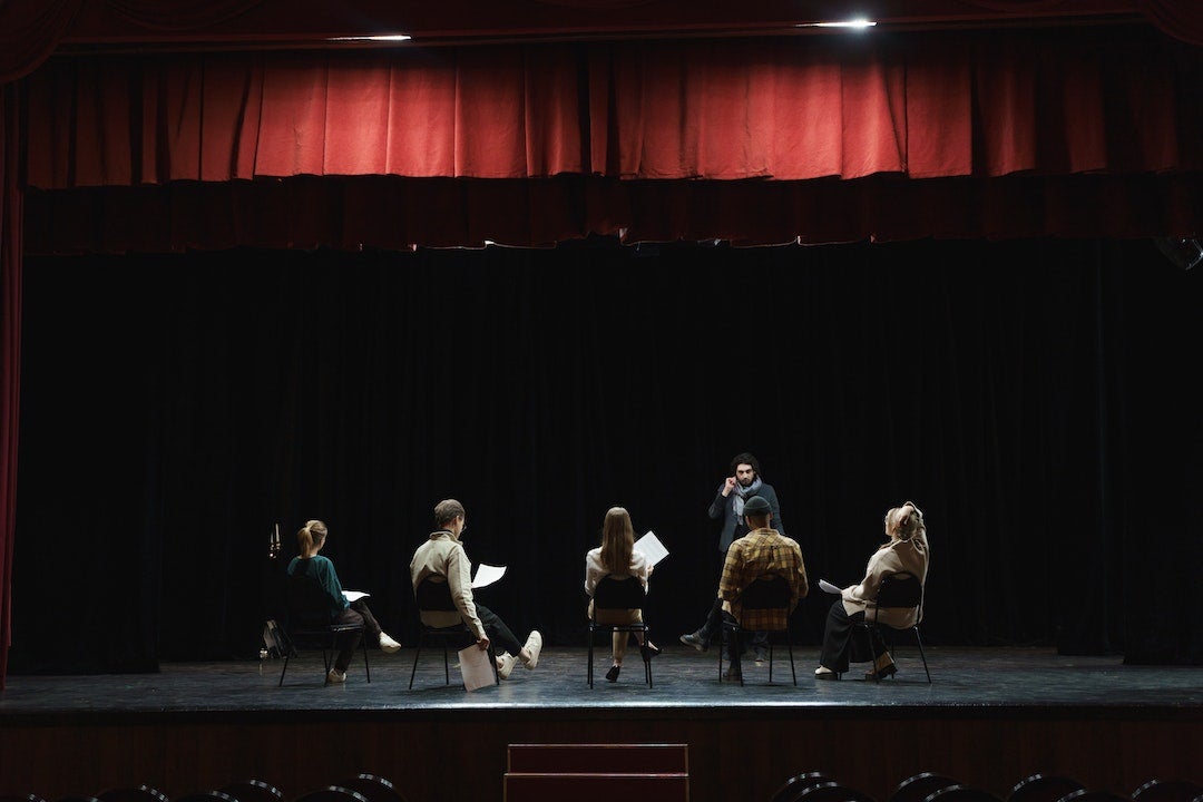 Recreación seria de 'El perro del hortelano': un proyecto cultural (que sale mal) Recreación seria de 'El perro del hortelano': un proyecto cultural (que sale mal)