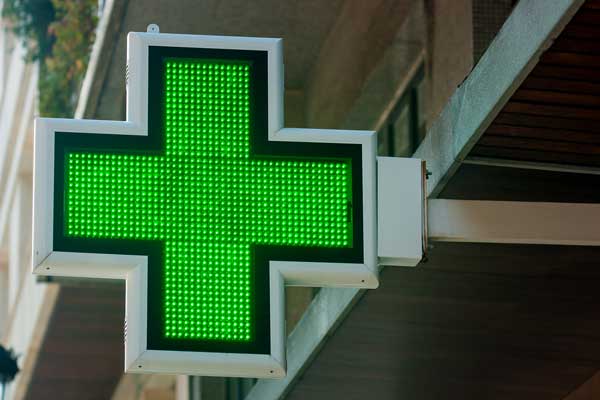 Dos personas atracan con arma blanca una farmacia en Socuéllamos y se llevan la recaudación Dos personas atracan con arma blanca una farmacia en Socuéllamos y se llevan la recaudación