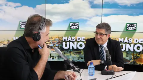 Patxi López con Carlos Alsina en 'Más de uno' Patxi López con Carlos Alsina en 'Más de uno'