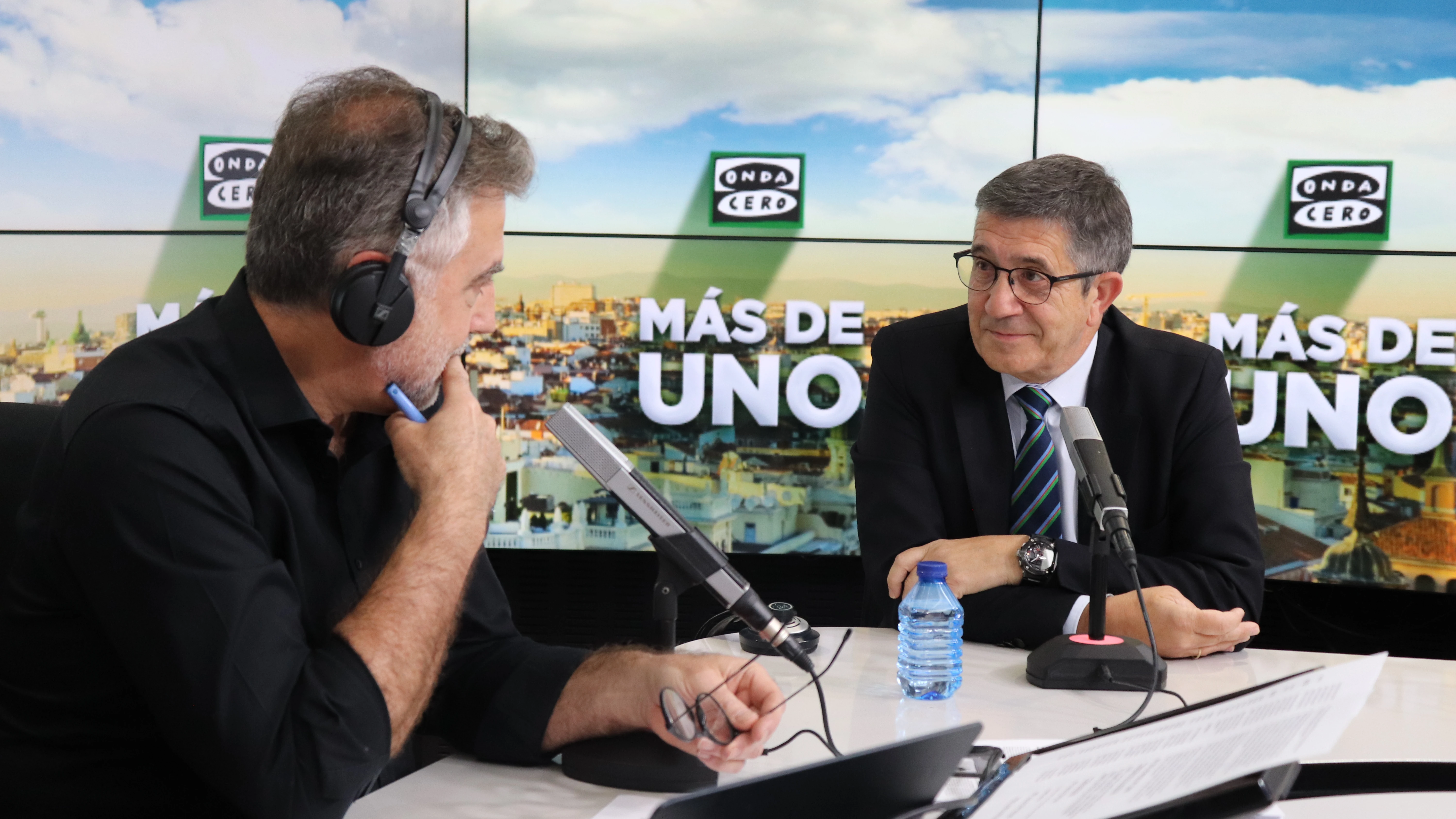 Patxi López con Carlos Alsina en 'Más de uno' Patxi López con Carlos Alsina en 'Más de uno'