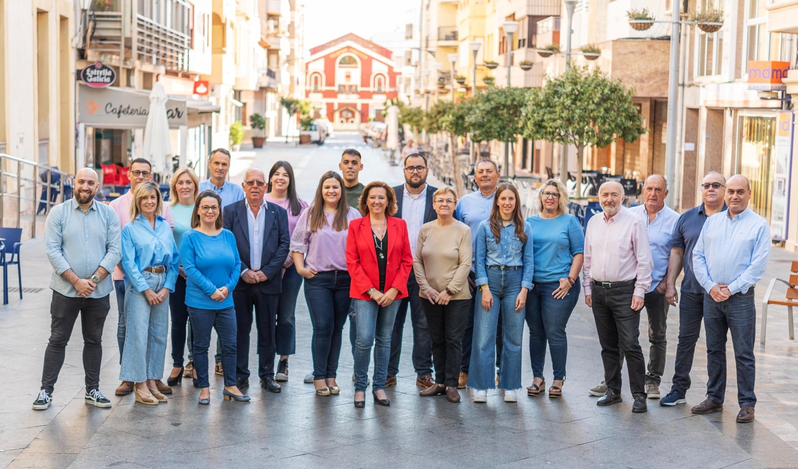 El PP de Almoradí y su candidata, María Gómez, vuelven a confiar en el equipo del presente mandato El PP de Almoradí y su candidata, María Gómez, vuelven a confiar en el equipo del presente mandato