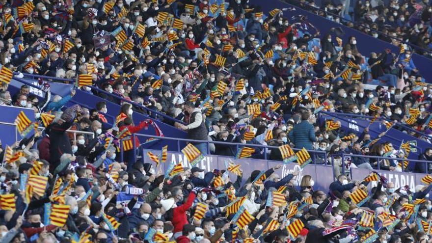 La afición de Levante UD colapsa el Ciutat La afición de Levante UD colapsa el Ciutat