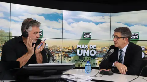 Patxi López, portavoz del PSOE en el Congreso, durante su entrevista con Carlos Alsina