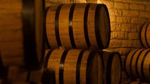 Barriles en una bodega