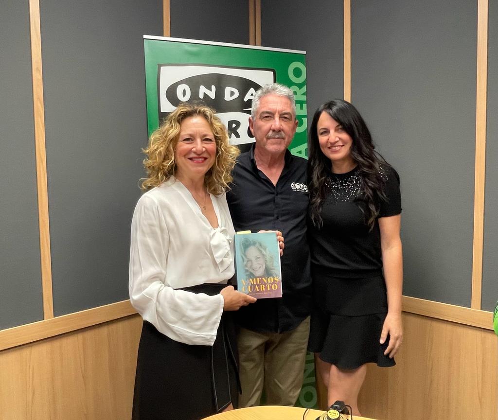 La autora alicantina Laura Segovia Miranda presenta este jueves su nuevo libro 'A menos cuarto' La autora alicantina Laura Segovia Miranda presenta este jueves su nuevo libro 'A menos cuarto'