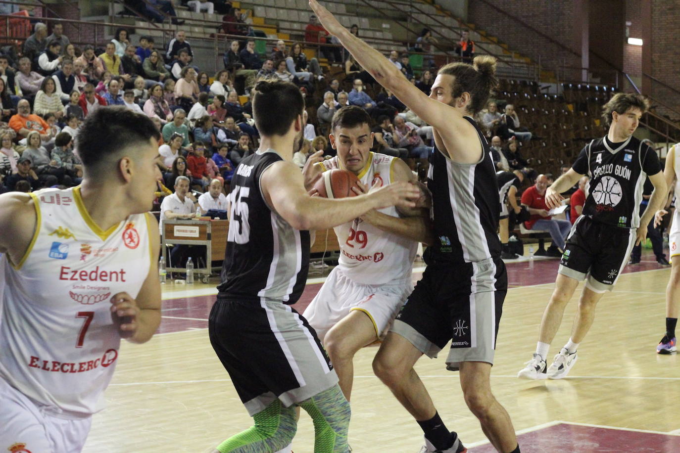 Tres derrotas para cerrar la Liga EBA Tres derrotas para cerrar la Liga EBA