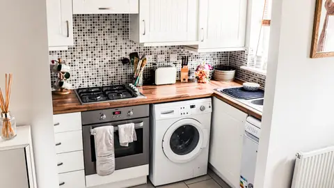 Electrodomésticos en una cocina ¿Qué electrodomésticos son los que más energía consumen? Así afecta a tu factura