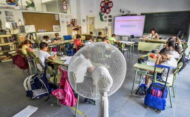 Burón: "la solución del calor en las aulas ha de ser estructural" Burón: "la solución del calor en las aulas ha de ser estructural"