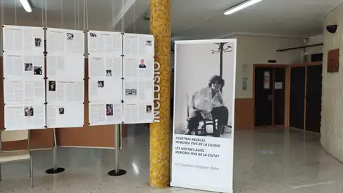 Exposición en el IES Cayetano Sempere de Elche Exposición en el IES Cayetano Sempere de Elche