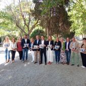 Llorenç Galmés ha dado a conocer el programa electoral con el que aspira a presidir el Consell de Mallorca en los jardines de La Misericordia, rodeado por los integrantes de su lista electoral