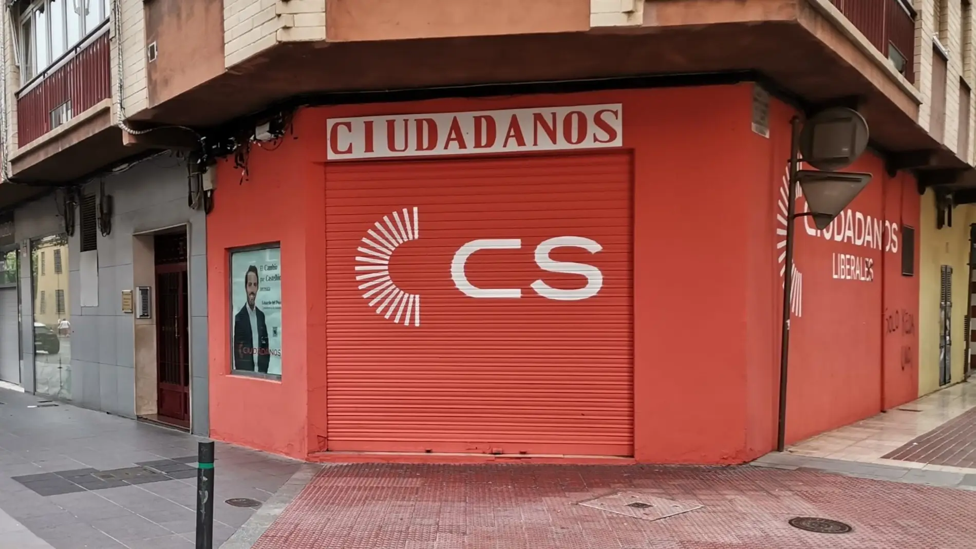 Ciudadanos denuncia pintadas en la fachada de su sede electoral en Castelló