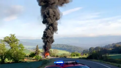 Arde un autobus escolar en Mendaza Arde un autobus escolar en Mendaza