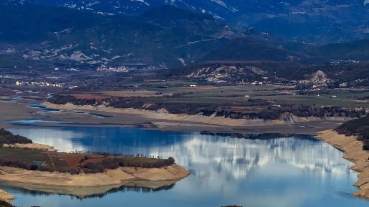 Imagen del embalse de Mediano. Imagen del embalse de Mediano.