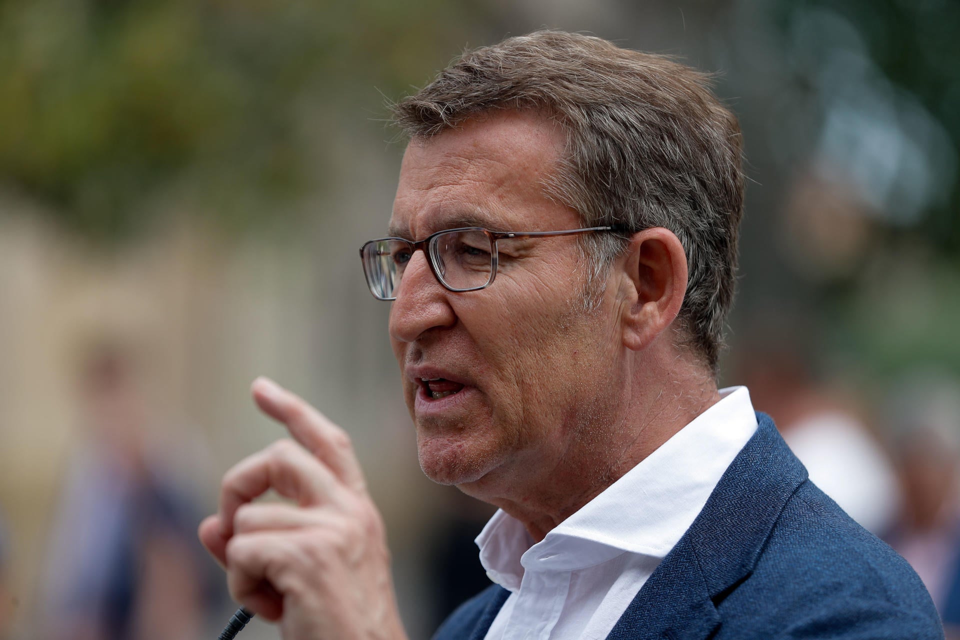 Feijóo carga contra Sánchez: "Los cuentos se le dan bien, pero las cuentas se le dan fatal" Feijóo carga contra Sánchez: "Los cuentos se le dan bien, pero las cuentas se le dan fatal"
