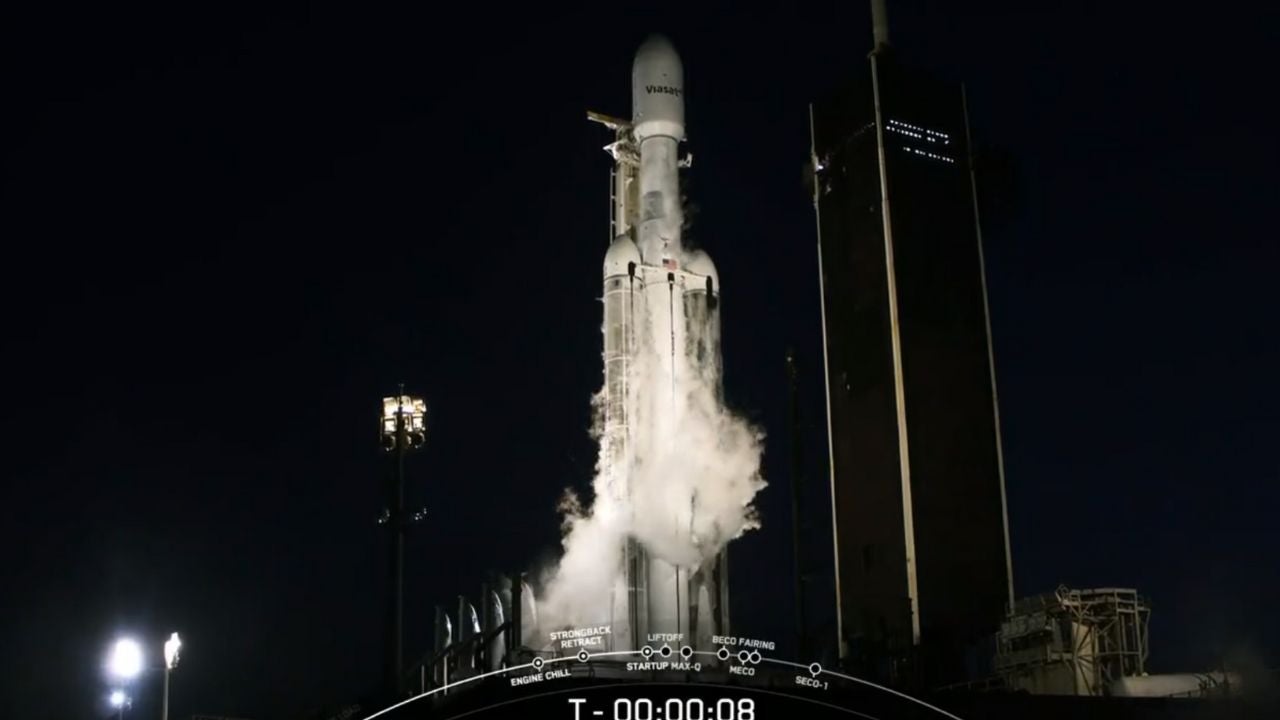 Space X lanza el satélite con mayor capacidad de la historia Space X lanza el satélite con mayor capacidad de la historia