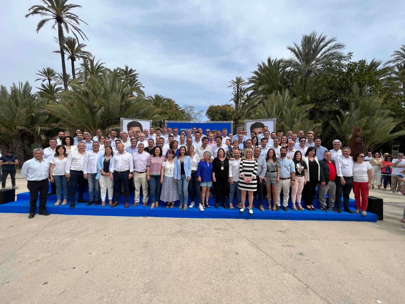 El PP presenta en Elche sus 141 cabezas de lista con un mensaje: “Es la hora de dejar de ir a la deriva y el cambio viene desde la provincia de Alicante” El PP presenta en Elche sus 141 cabezas de lista con un mensaje: “Es la hora de dejar de ir a la deriva y el cambio viene desde la provincia de Alicante”