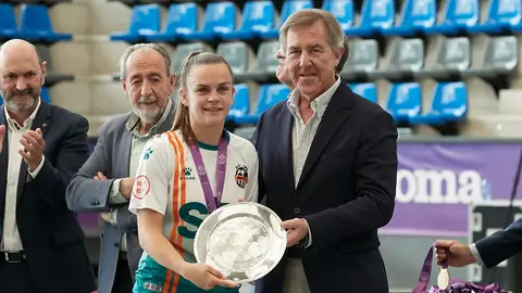 Mayte Mateo recibe el subcampeonato de Copa de la Reina. Abril 2023. Mayte Mateo recibe el subcampeonato de Copa de la Reina. Abril 2023.