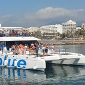 Uno de los catamaranes de la empresa Fly Blue durante su travesía Uno de los catamaranes de la empresa Fly Blue durante su travesía