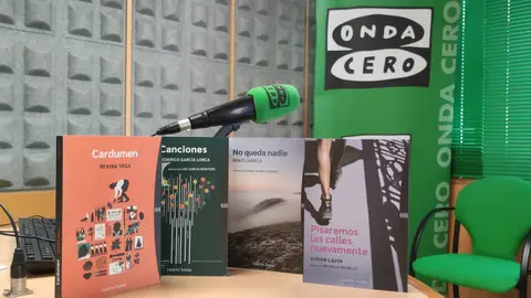 Presentación na Residencia de Estudiantes o novo selo co que Kalandraka Editora celebra o seu 25º aniversario. Esta semana tomamos a última co editor Xosé Ballesteros e a escritora Xina Vega. Os dous viaxan esta tarde a Madrid para presentar "Cuatro lunas" é o nome da nova editorial