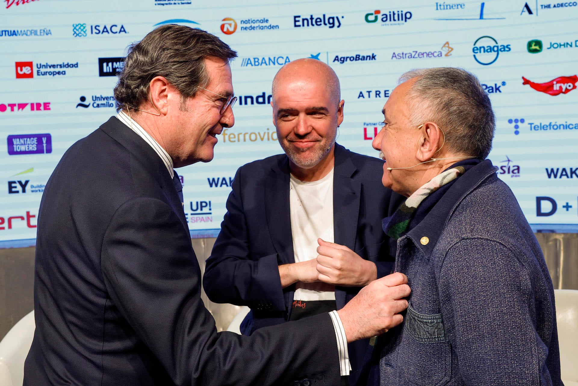 Patronal y sindicatos alcanzan un preacuerdo para subir los salarios los próximos tres años Patronal y sindicatos alcanzan un preacuerdo para subir los salarios los próximos tres años