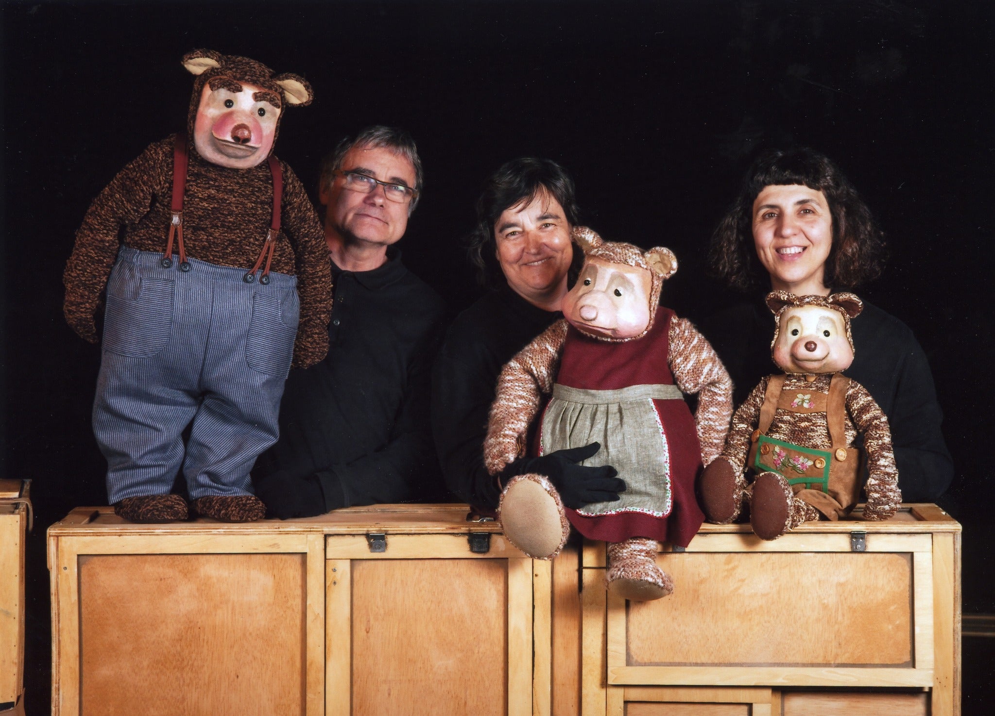 L'Estaquirot culmina 50 anys de teatre familiar rebent la Creu de Sant Jordi L'Estaquirot culmina 50 anys de teatre familiar rebent la Creu de Sant Jordi