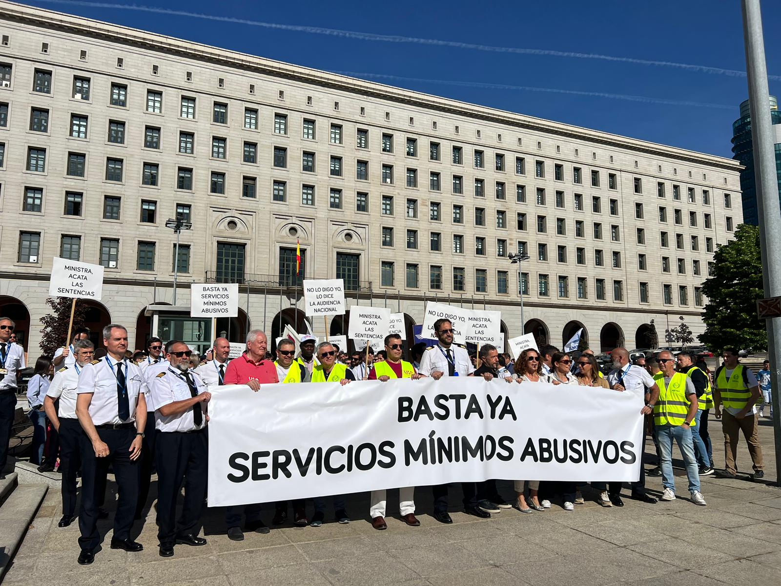 El sector aéreo protesta por la aplicación abusiva de los servicios mínimos cuando hay huelga El sector aéreo protesta por la aplicación abusiva de los servicios mínimos cuando hay huelga
