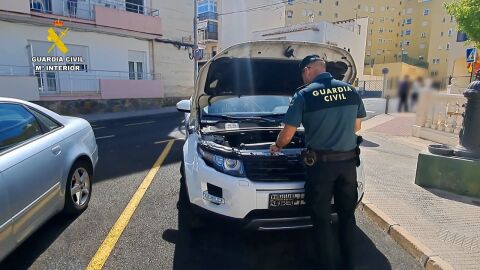 Uno de los dos vehículos presuntamente robados por parte del arrestado en Calpe 