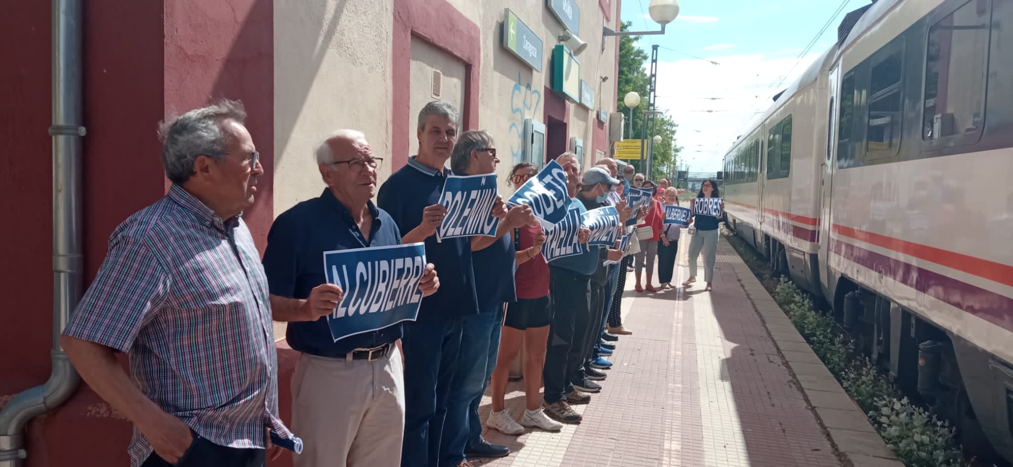 Concentración 26 para reclamar el tren Zaragoza-Lérida Concentración 26 para reclamar el tren Zaragoza-Lérida