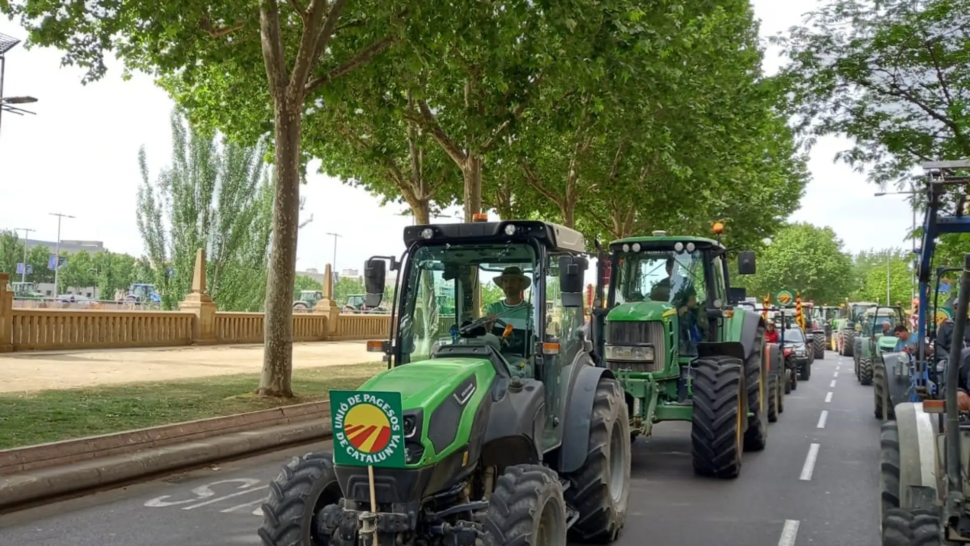 Marcha lenta de tractores en varias ciudades catalanas para exigir medidas contra la sequía