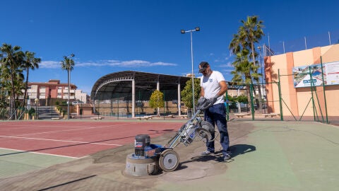 L'Alf&agrave;s del Pi inicia la primera fase de la rehabilitaci&oacute;n de las pistas de tenis y p&aacute;del del Pau Gasol
