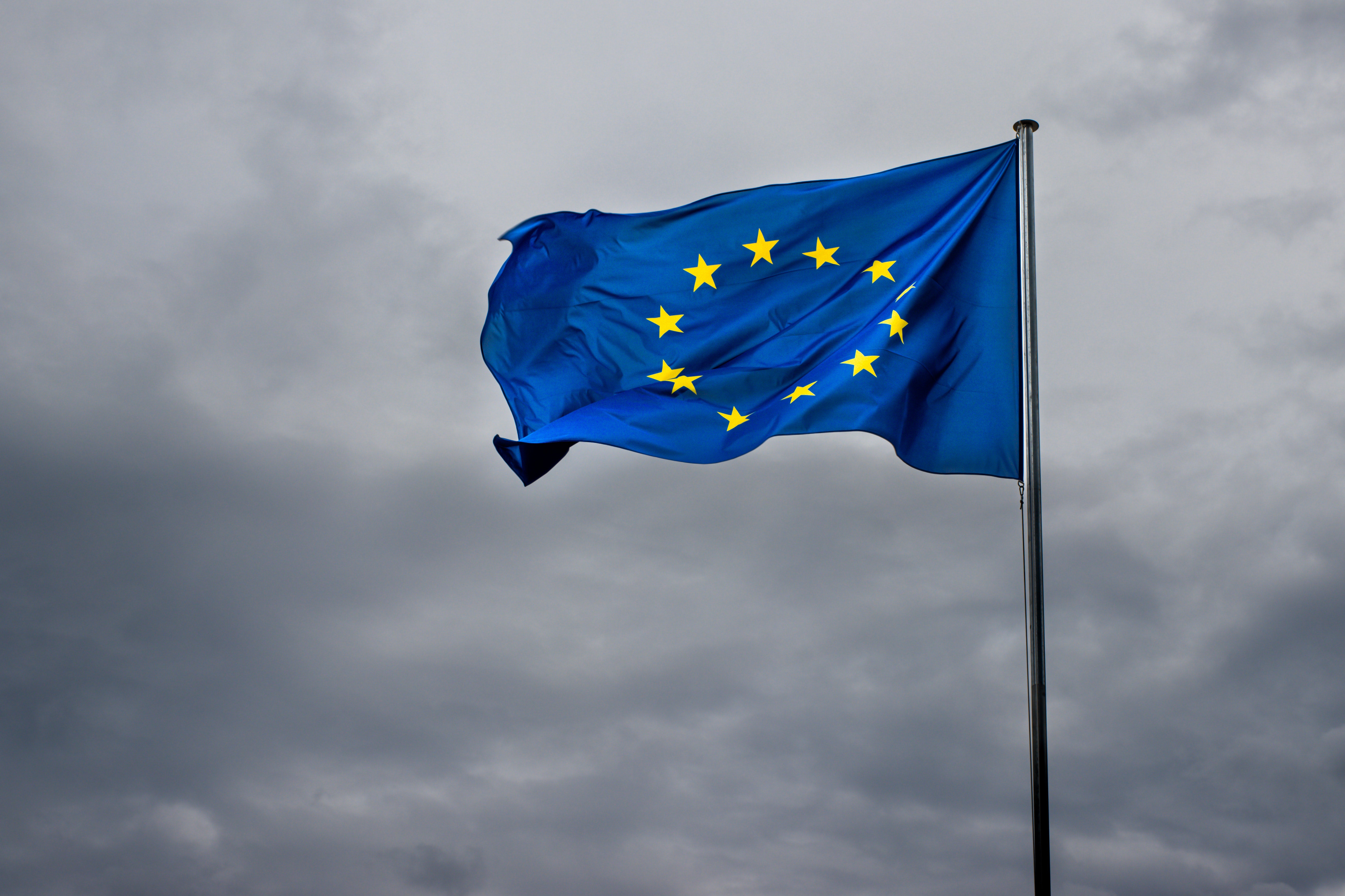 La UE logra un acuerdo sobre el mecanismo de reparto de migrantes y desbloquea la reforma de asilo La UE logra un acuerdo sobre el mecanismo de reparto de migrantes y desbloquea la reforma de asilo