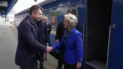 Von der Leyen visita Kiev en el Día de Europa para reunirse con Zelenski Von der Leyen visita Kiev en el Día de Europa para reunirse con Zelenski