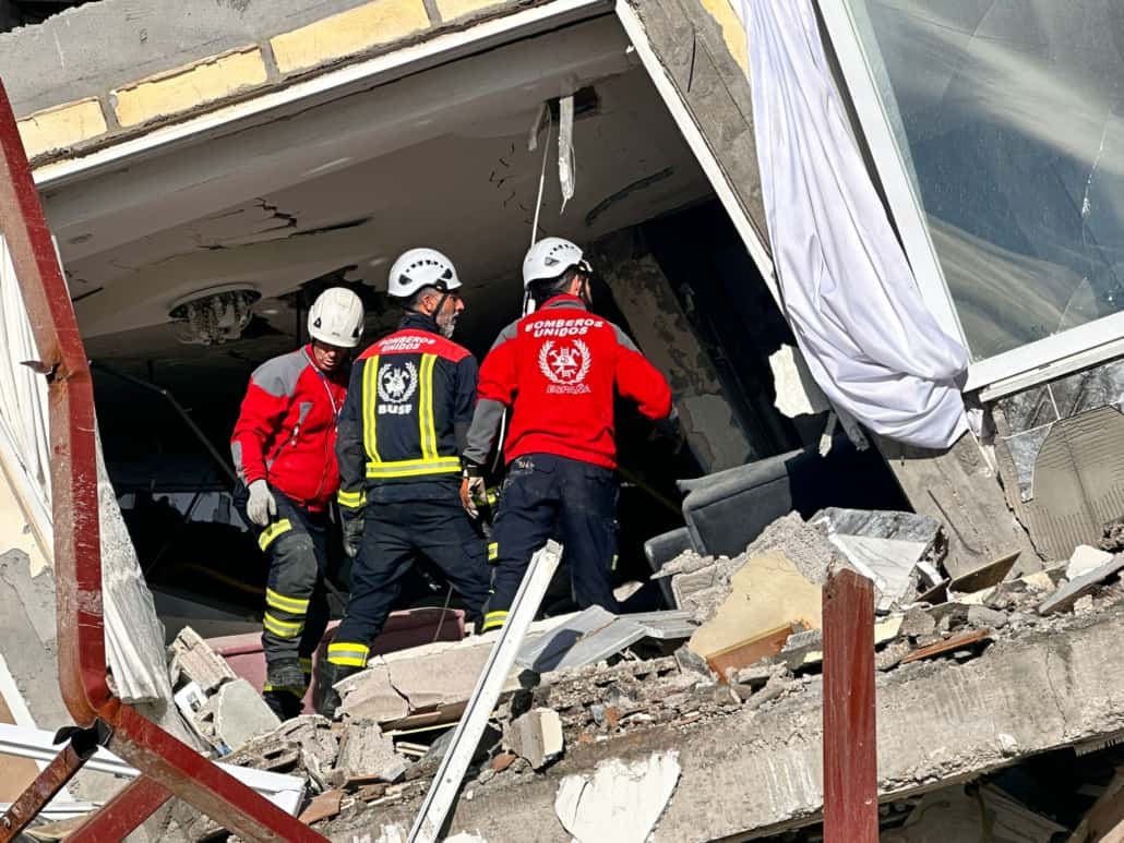 Del terremoto de Turquía a potabilizar agua en el Amazonas, la labor sin fronteras de esta ONG formada por bomberos episode artwork