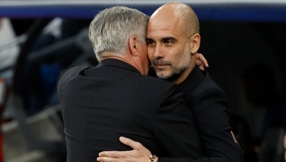 Abrazo entre Ancelotti y Guardiola.
